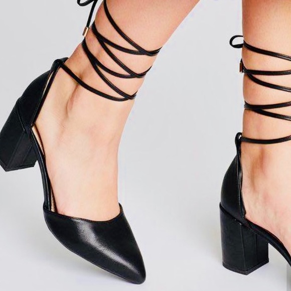 SPURR | Strappy pointed court shoe with block heel - Picture 2 of 5
